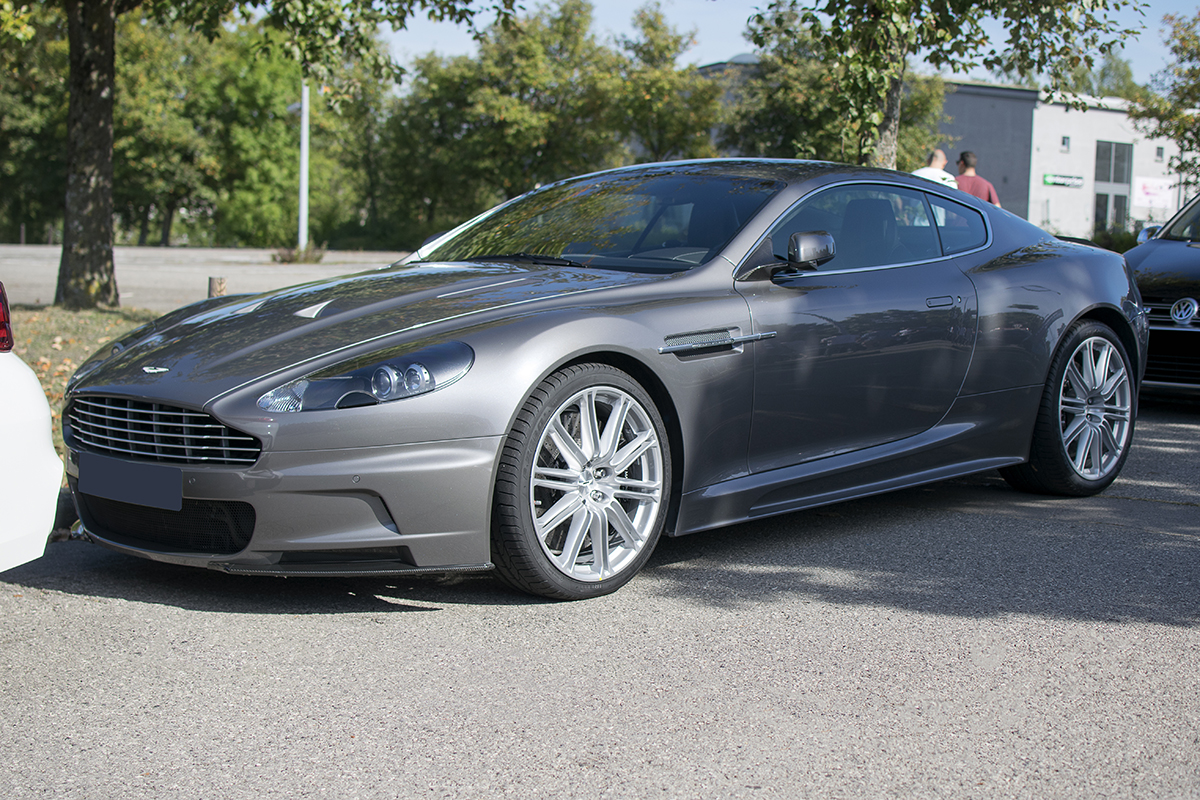 Aston Martin DBS V12
