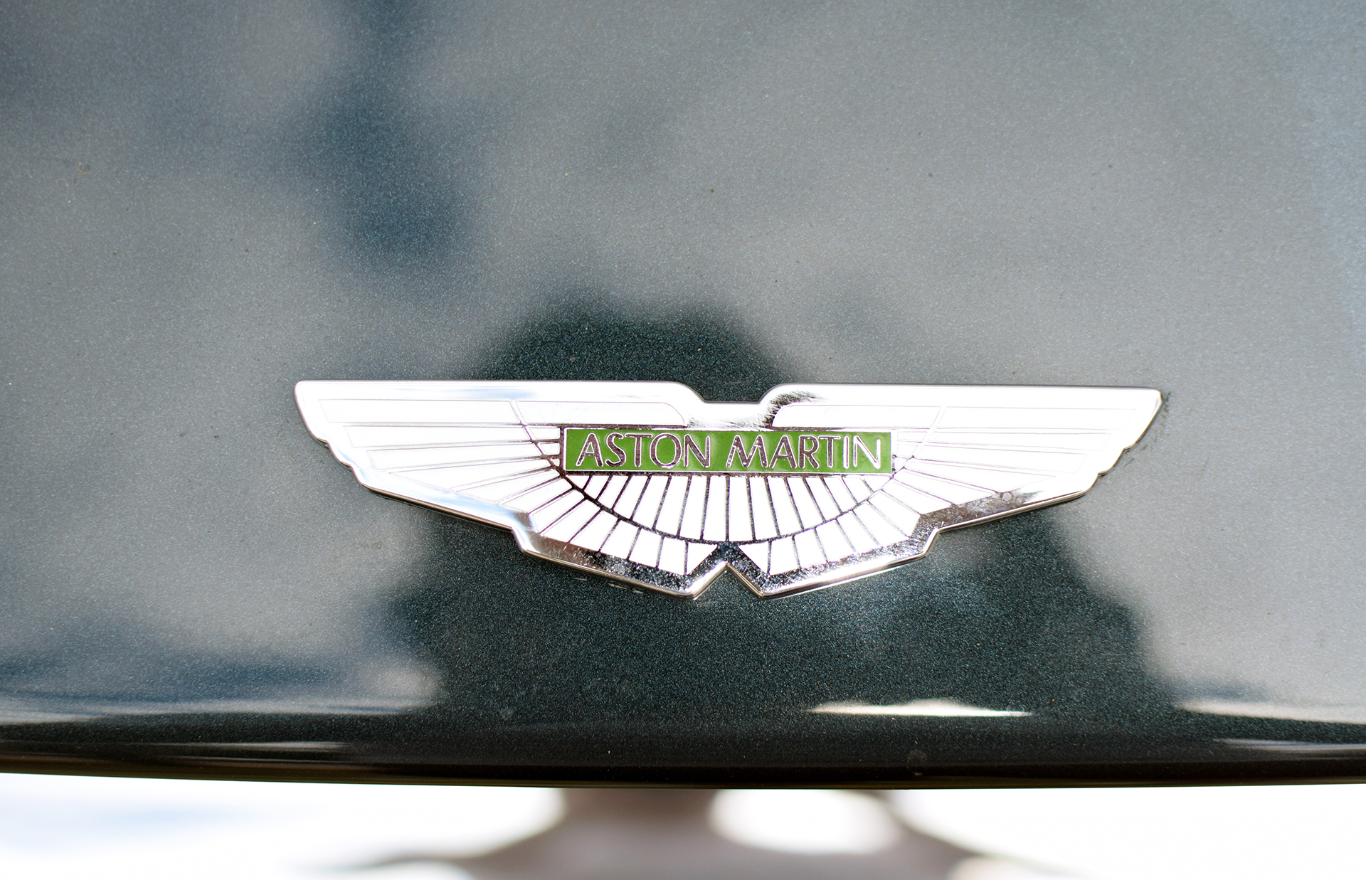 Aston Martin V8 Volente logo - Automania 2017, Edling les Anzeling, Hara du Moulin