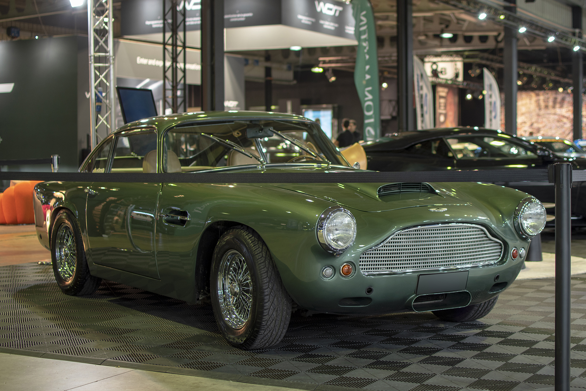 Aston Martin DB4