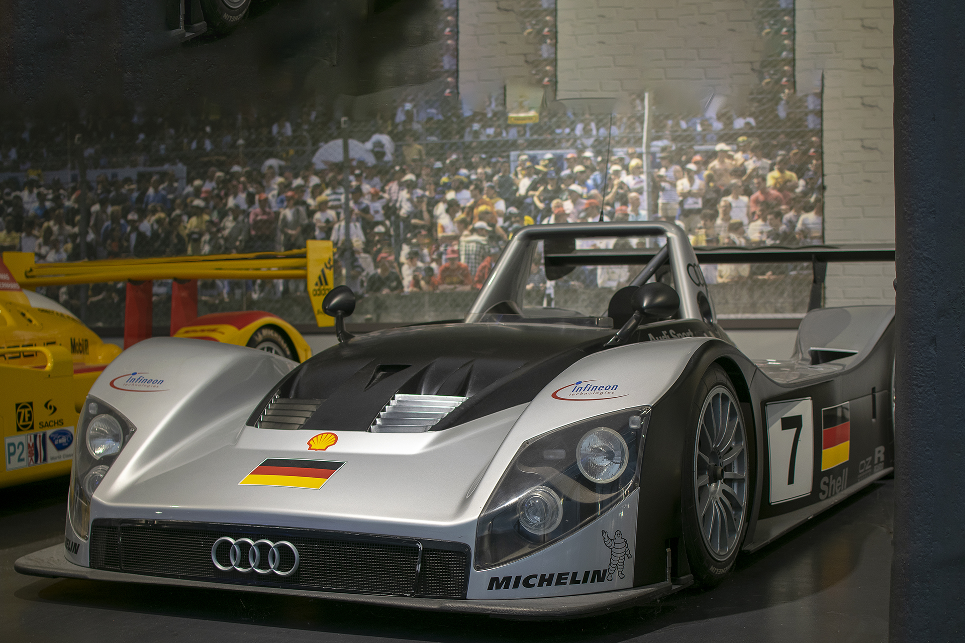 Audi R8R de compétition 1999 - Cité de l'automobile, Collection Schlumpf, Mulhouse, 2020 Audi R8R de compétition 1999 - Cité de l'automobile, Collection Schlumpf, Mulhouse, 2020