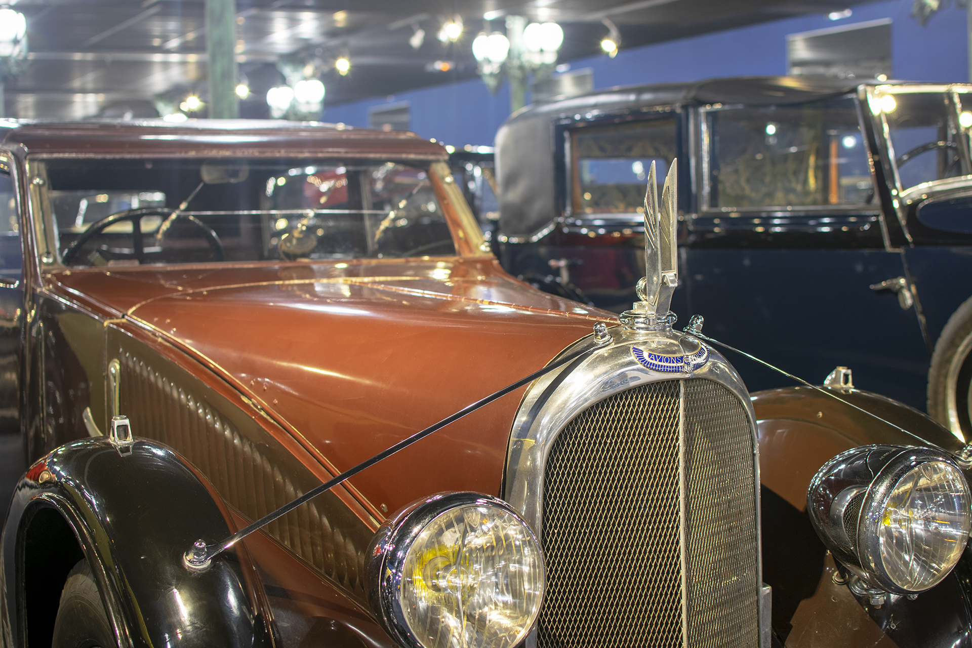  Avions Voisin C28 berline 1936 emblem- Cité de l'automobile, Collection Schlumpf, Mulhouse, 2020