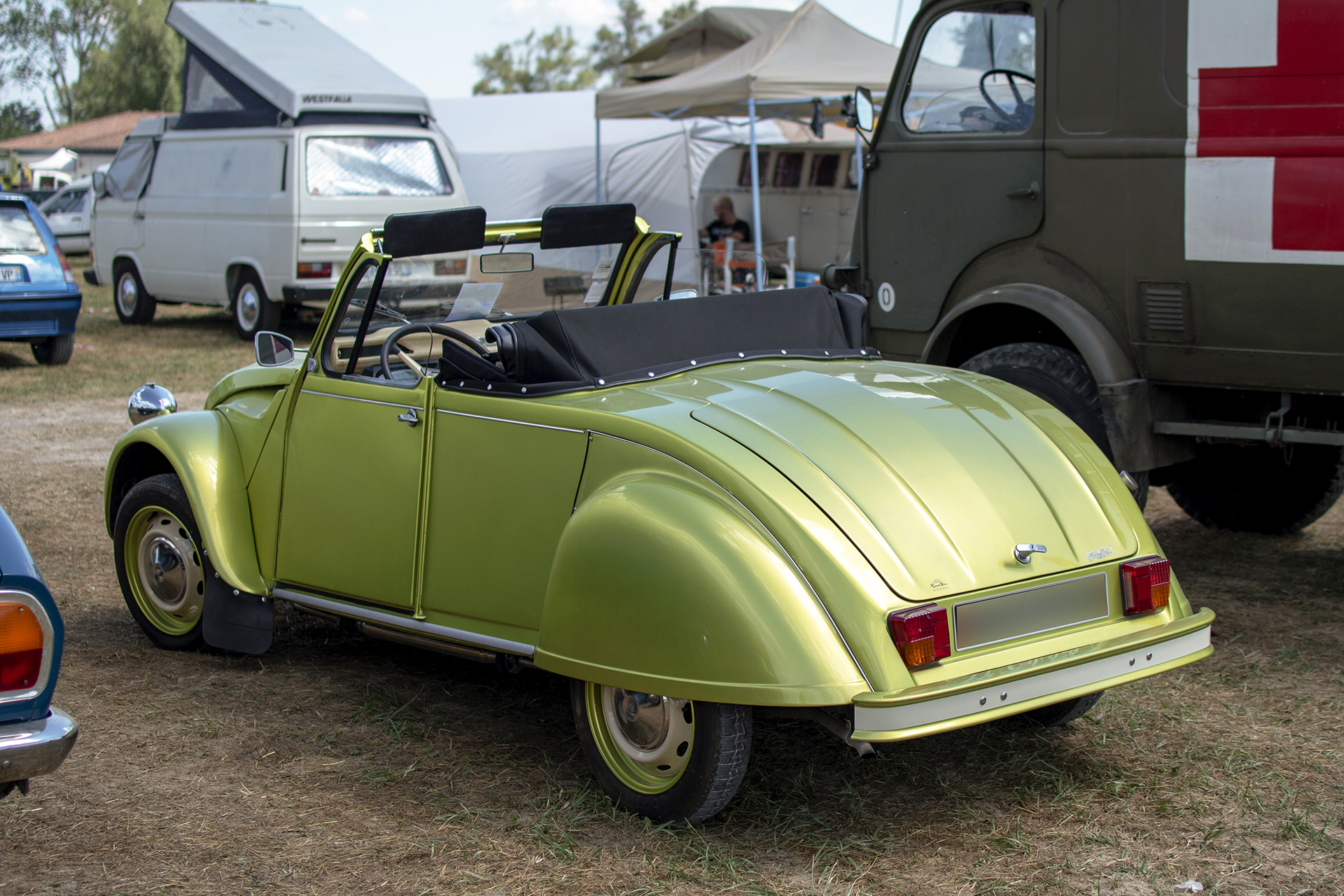 Azelle 2CV cabriolet back - Rétro Meus'Auto 2023, Heudicourt, Lac de la Madine