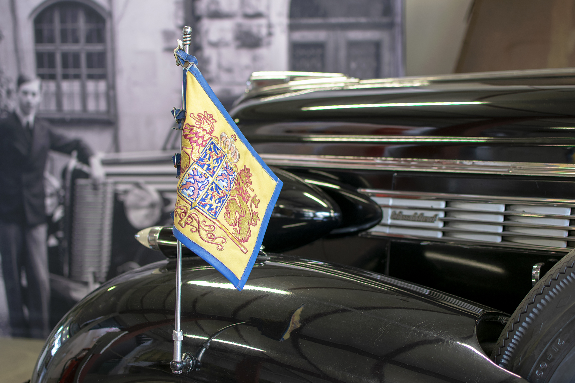 Buick Limited serie 90 Limousine 1938 flag - Conservatoire National de Véhicules Historiques,Diekirch