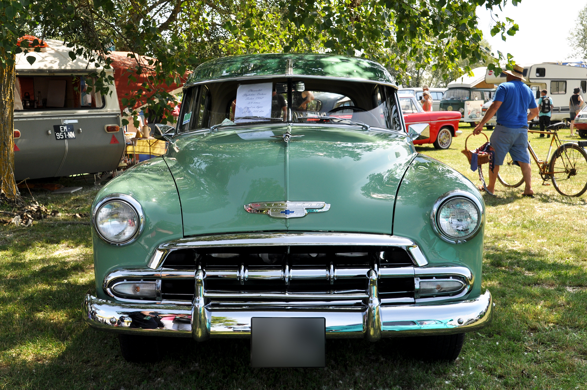 Chevrolet  Styleline  Deluxe Sedan 1952 front - Retro Meus'Auto 2018, Lac de la Madine