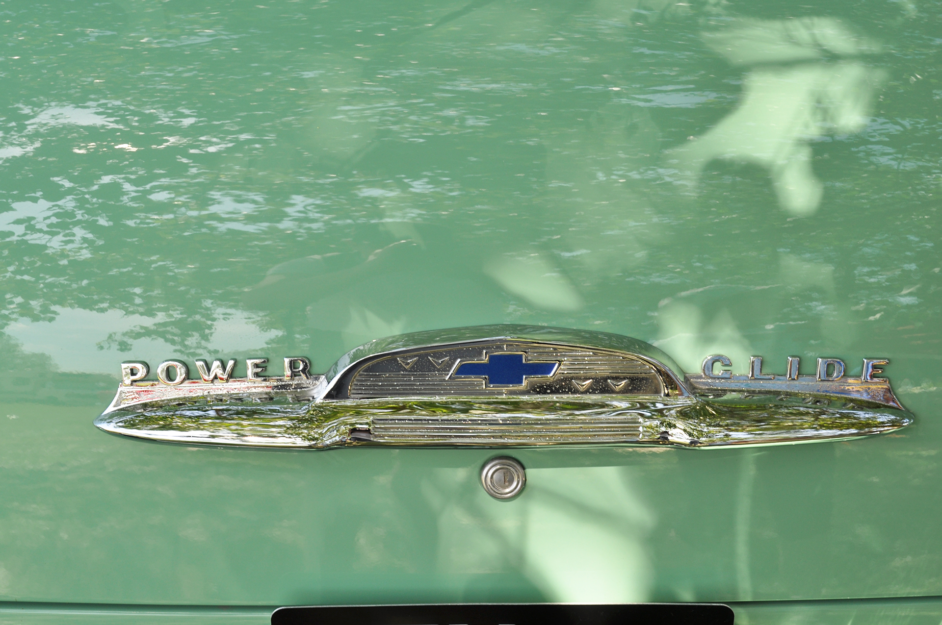 Chevrolet  Styleline  Deluxe Sedan 1952 logo - Retro Meus'Auto 2018, Lac de la Madine