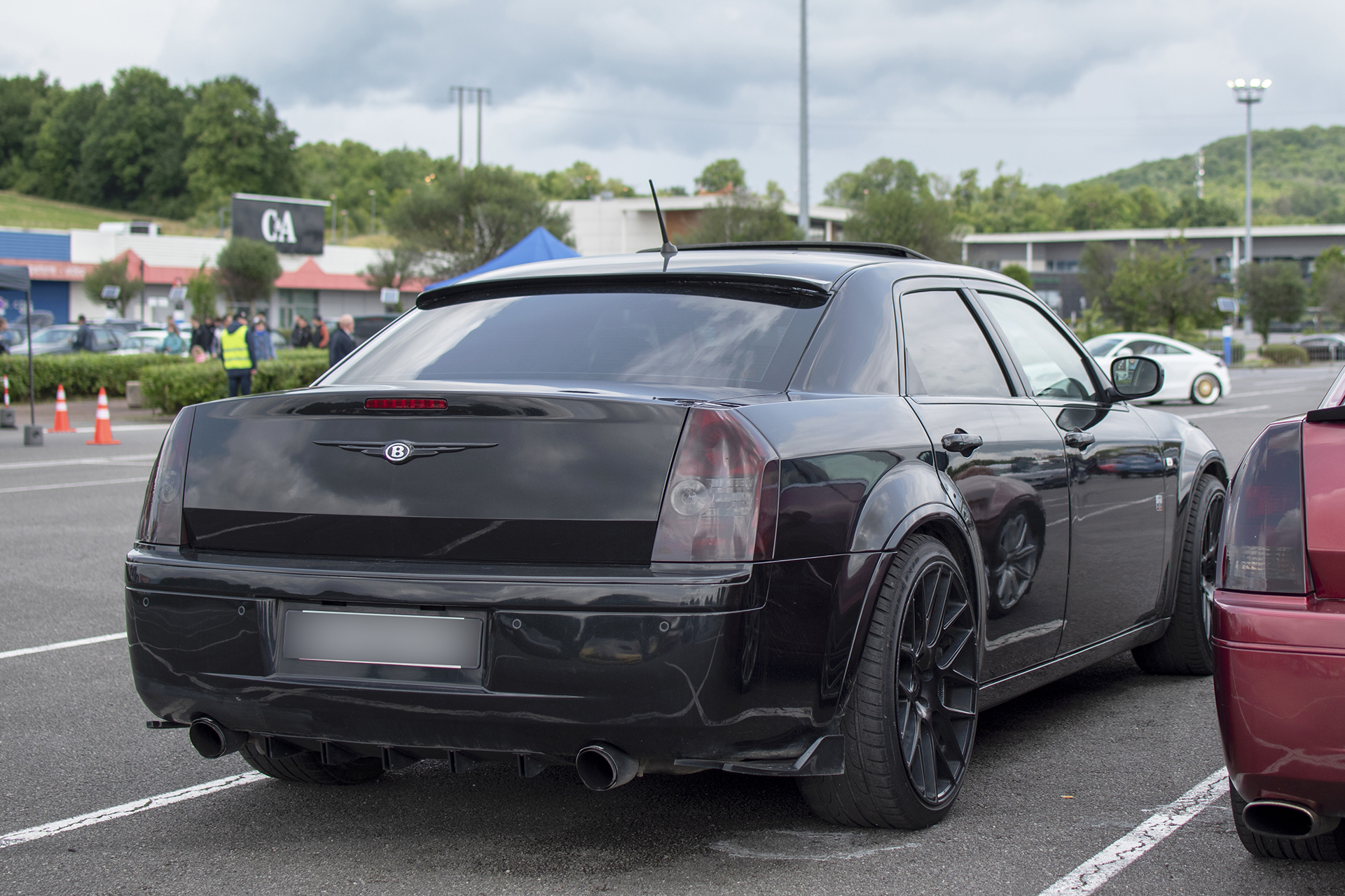 Chrysler 300 I SRT-8 arrière - Autos Mythiques 57, Thionville, 2025