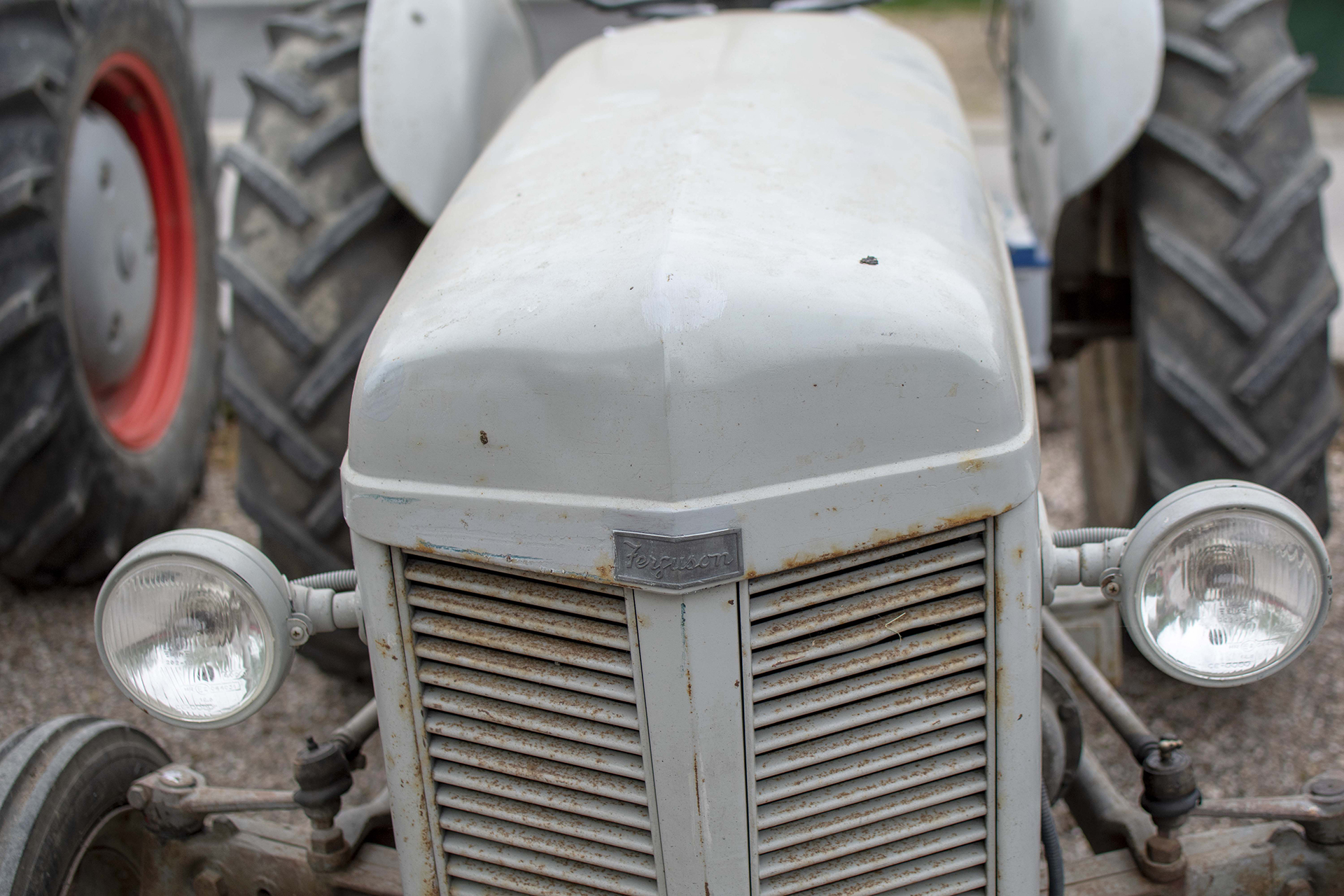 Ferguson TE20 logo - Expostion de tracteurs et matériel agricoles ancien ,  Vigneulles-les-Hattonchatel,2026