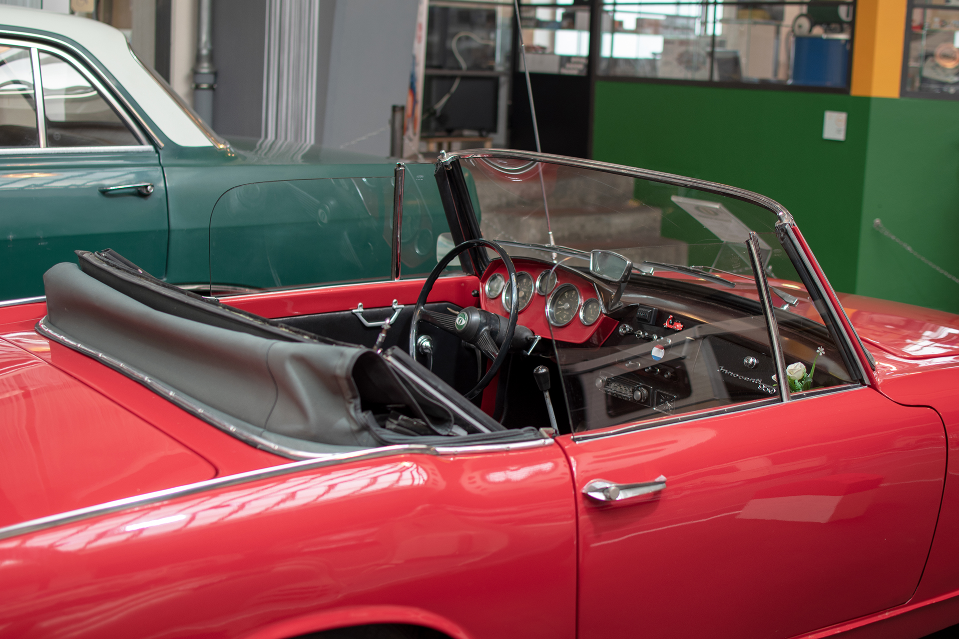 Innocenti 950 S S32/i Spider 1962 intérieur - Conservatoire National de Véhicules Historiques, Diekirch, exposition Départ en Vacances, 2022-2023