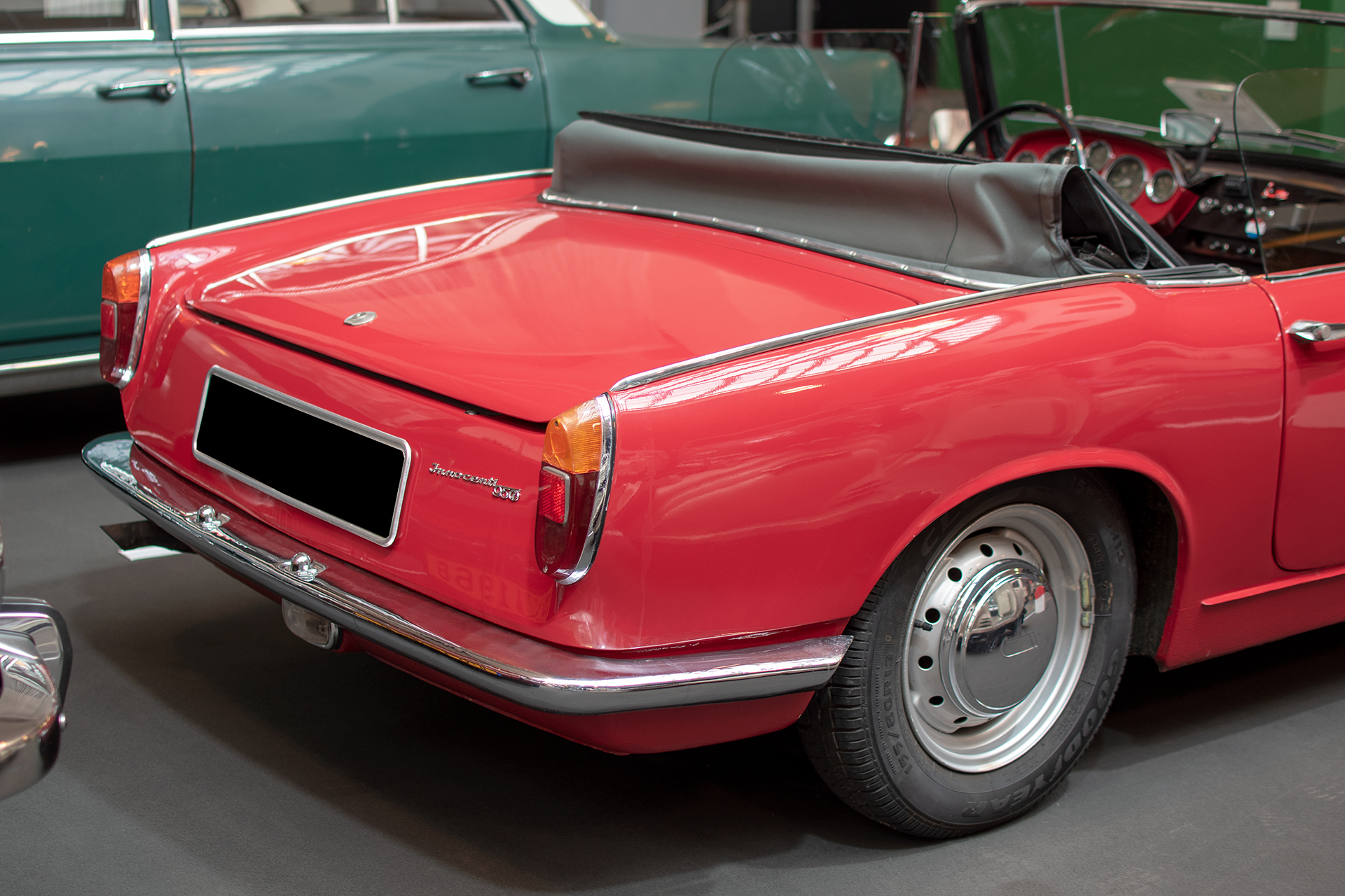 Innocenti 950 S S32/i Spider 1962 arrière - Conservatoire National de Véhicules Historiques, Diekirch, exposition Départ en Vacances, 2022-2023