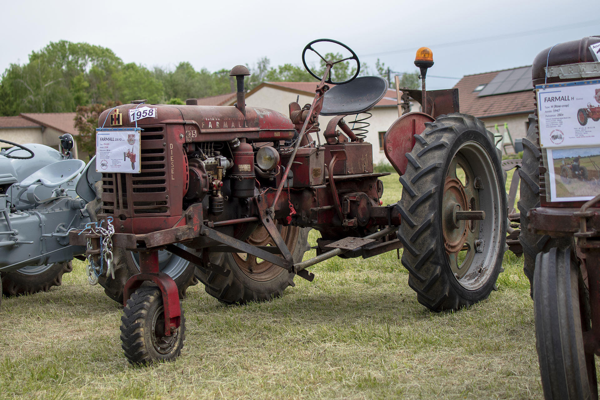 International Harvester  Farmall 235 FD 1958 - Expostion de tracteurs et matériel agricoles ancien ,  Vigneulles-les-Hattonchatel,2026