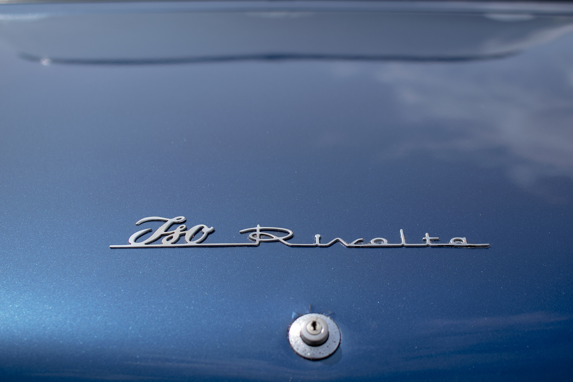 Iso Rivolta IR 300 logo - Autos Mythiques 57, Thionville, 2025 Iso Rivolta IR 300 logo - Autos Mythiques 57, Thionville, 2025