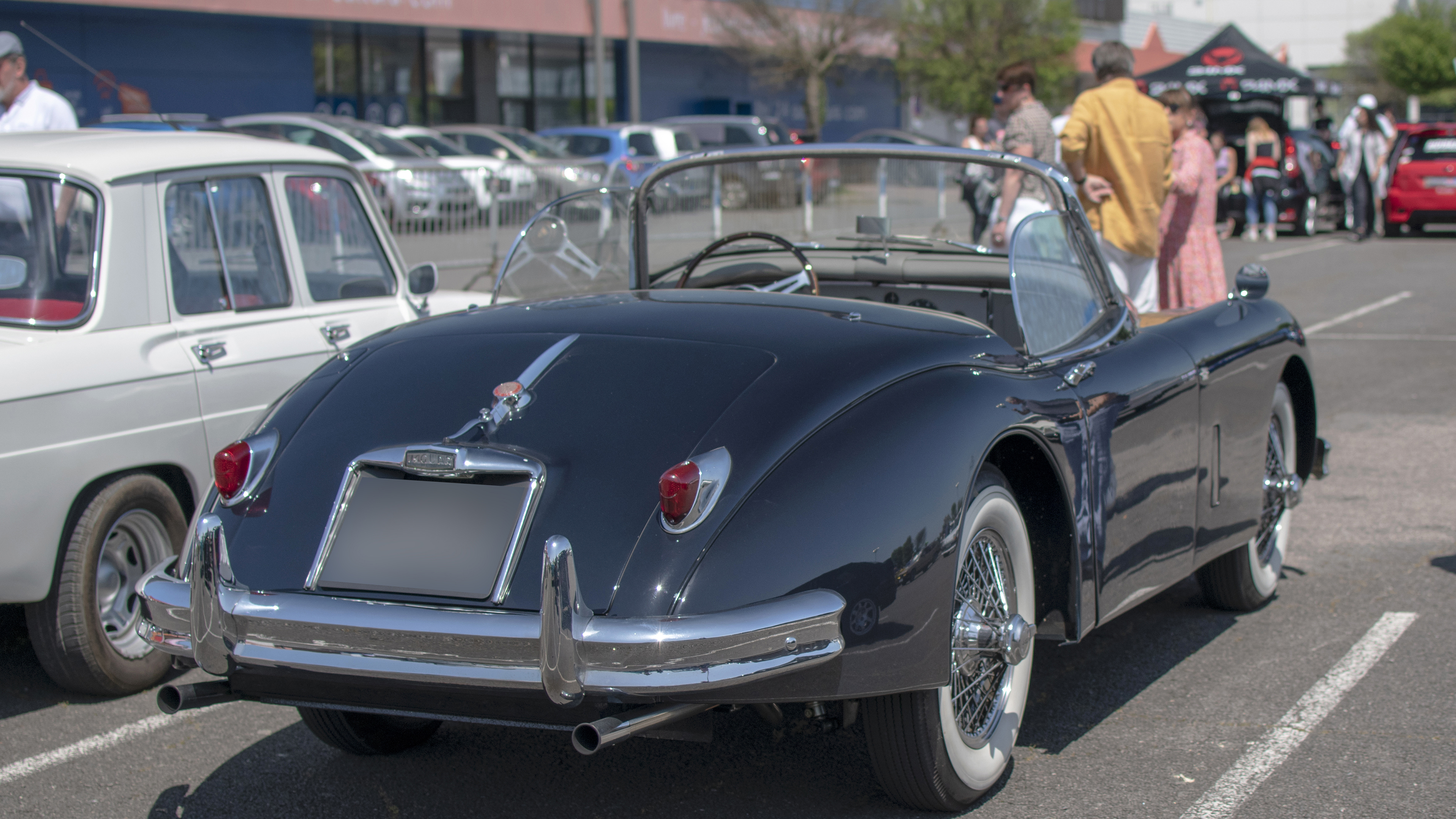 Jaguar XK150 arrière  - Autos Mythiques 57, Thionville, 2023
