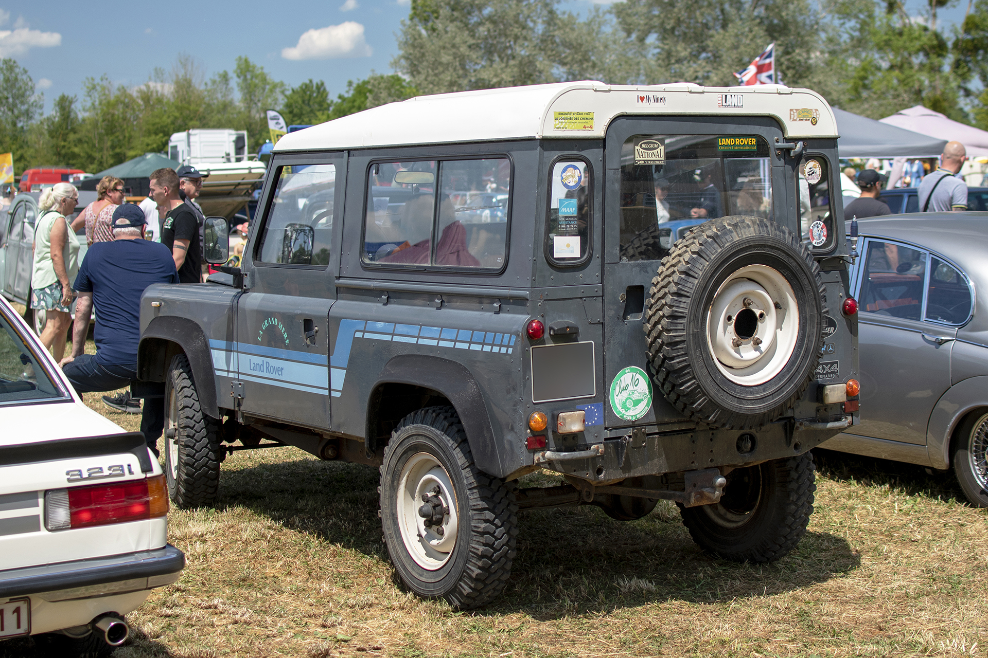 Land Rover Defender phase I  90 1986 arrière - Rétro Meus'Auto ,2023, Heudicourt, Lac de la Madine
