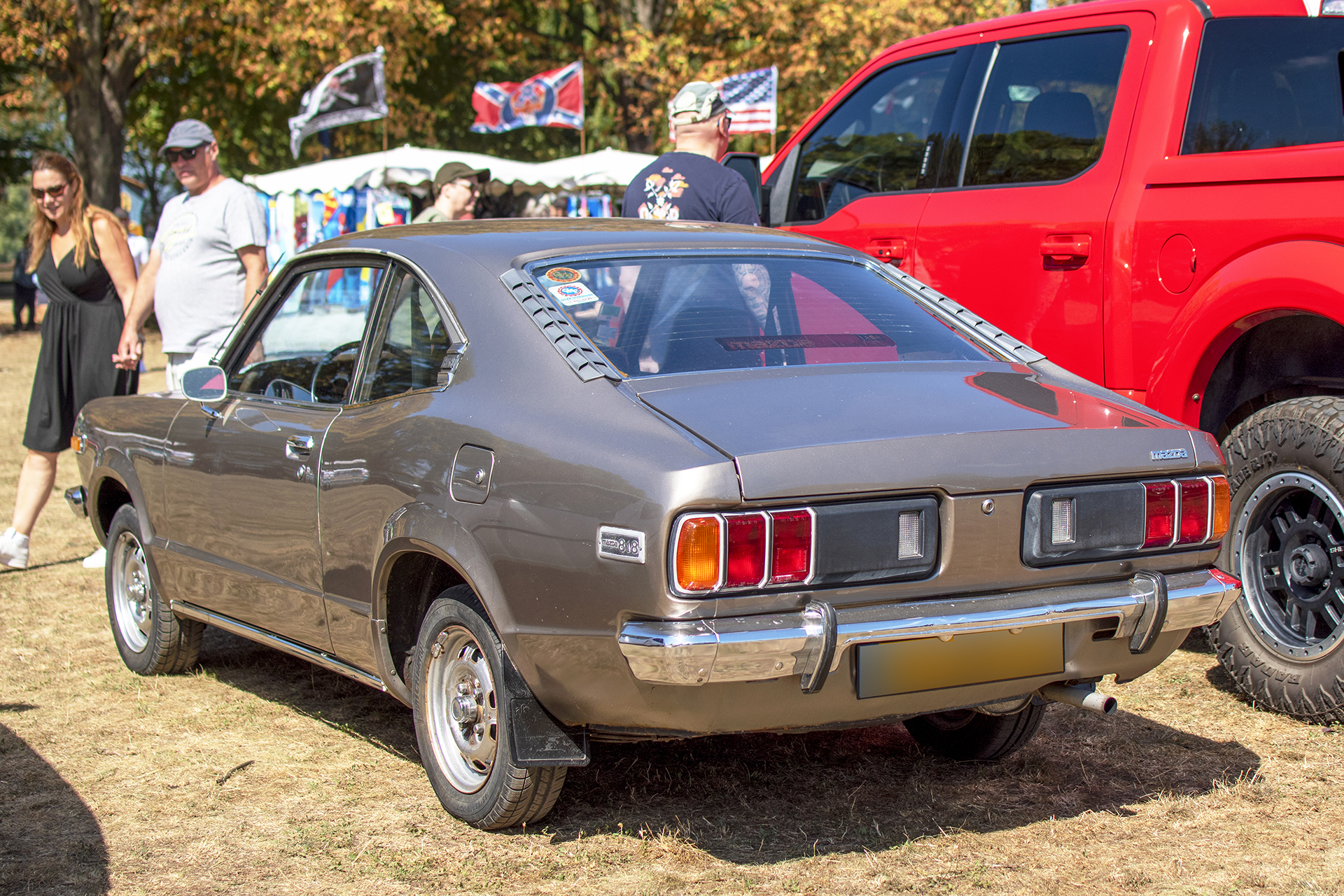Mazda Grand Familia 818  coupé de luxe 1978 arrière - Rêve américain, Ballastière Meeting, Hagondange, 2025