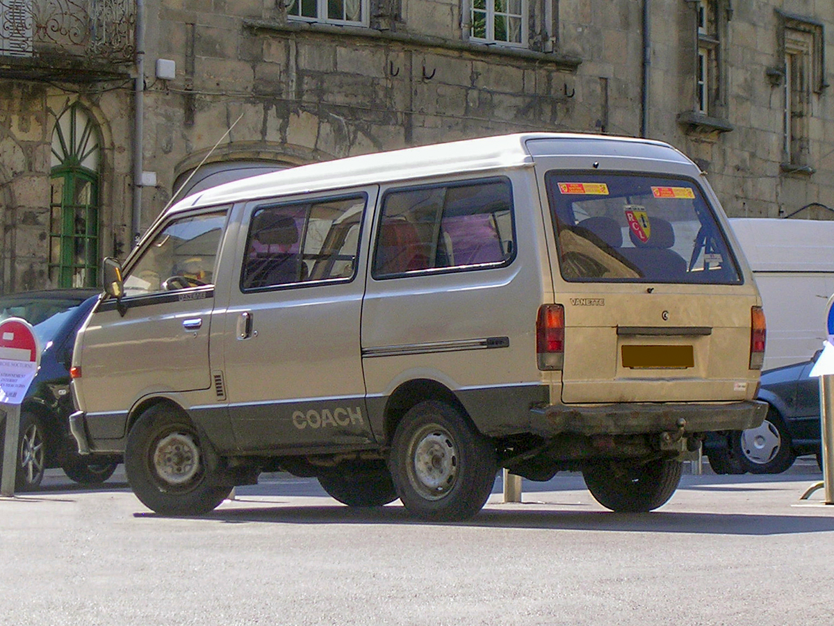 Nissan Vanette I Coach C20 back