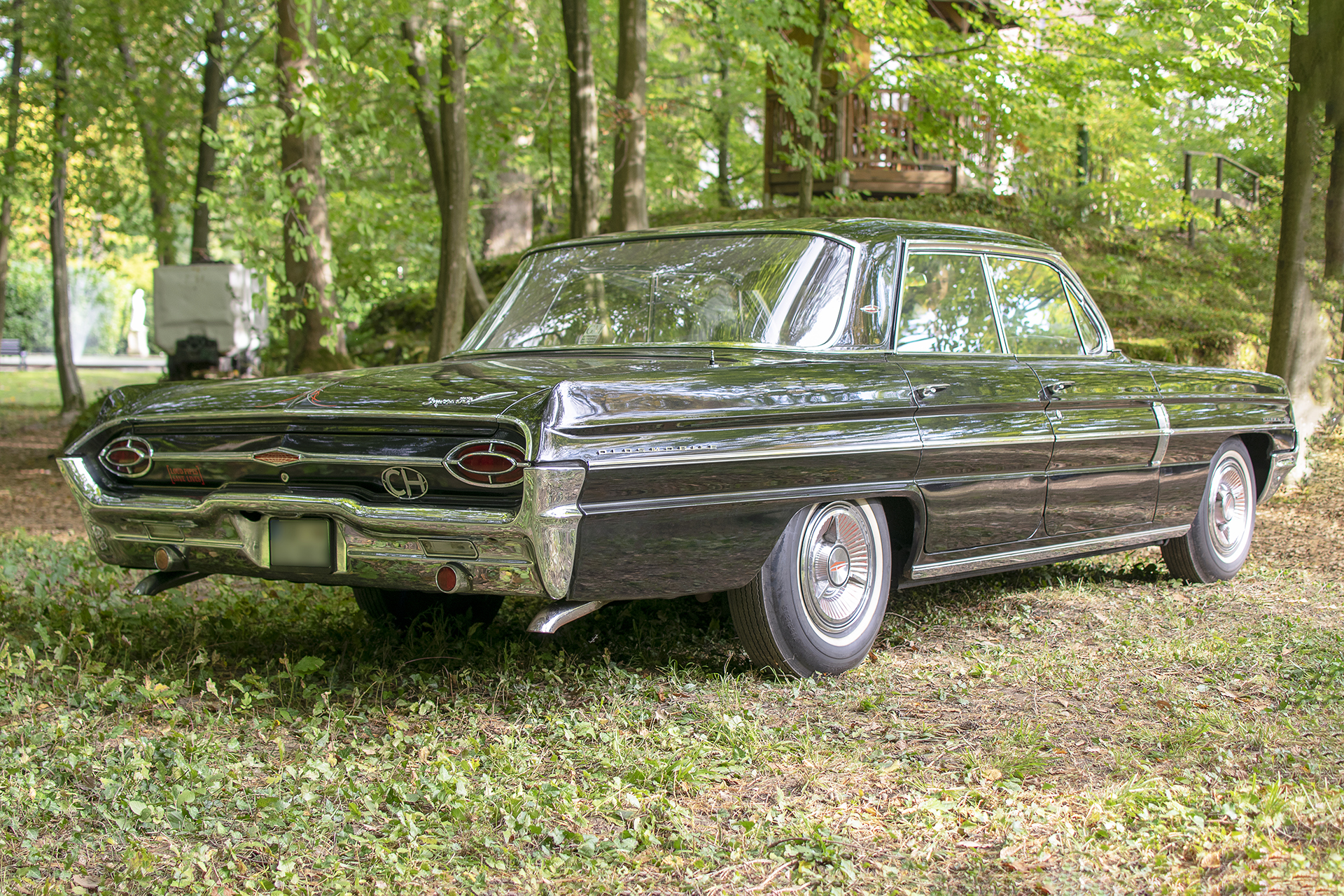 Oldsmobile 88 V back 3/4 - Automania 2021, Creutzwald, Villa de la Clairière