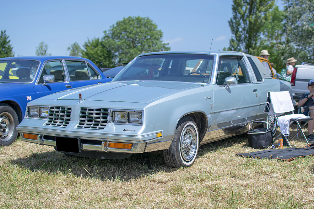 Oldsmobile Cutlass Supreme V - Rétro Meus'Auto ,2022, Heudicourt, Lac de la Madine