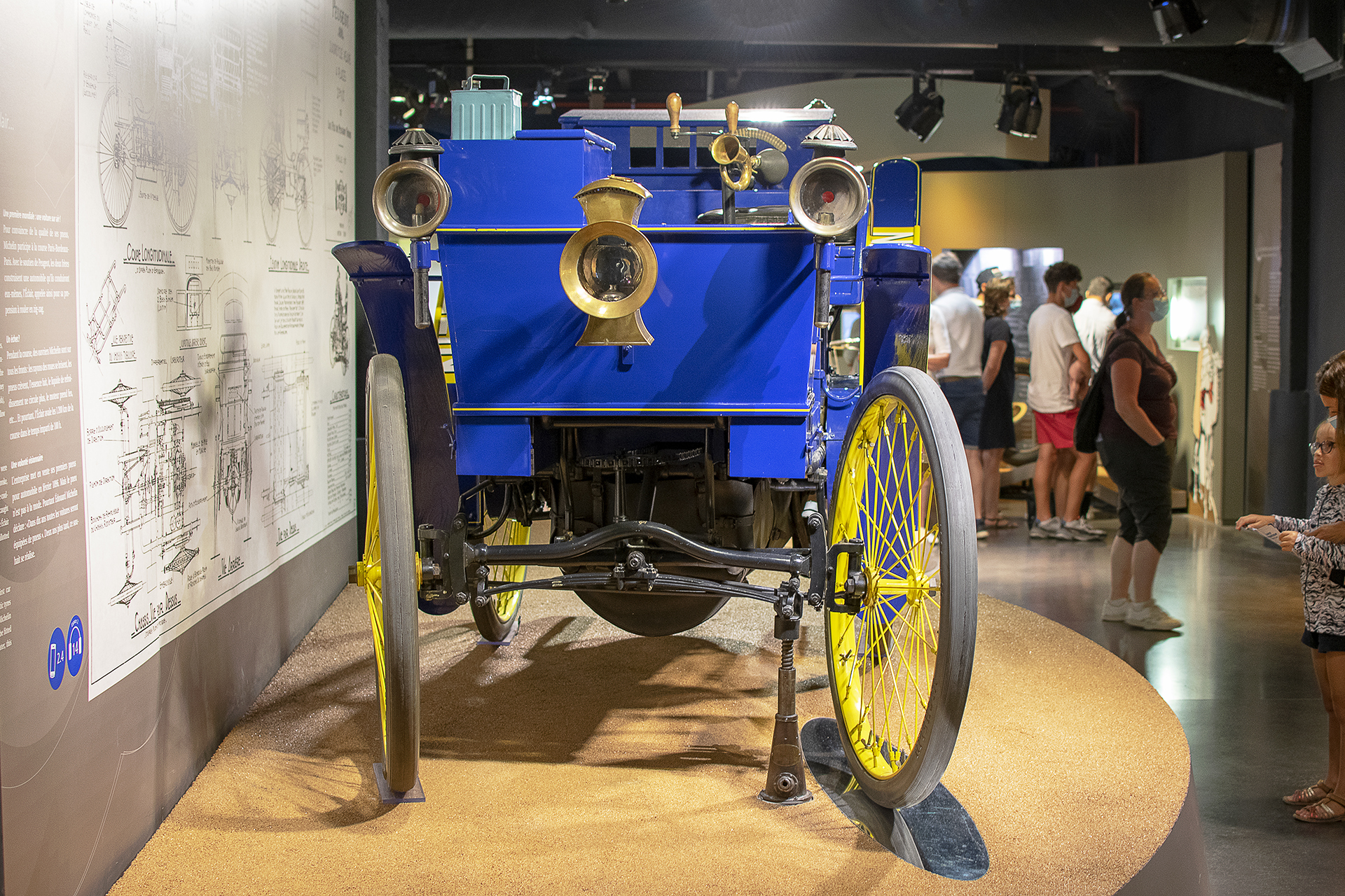 Peugeot 3 Vis à Vis 1891 Michelin front - L'Aventure Michelin Clermont-Ferrand