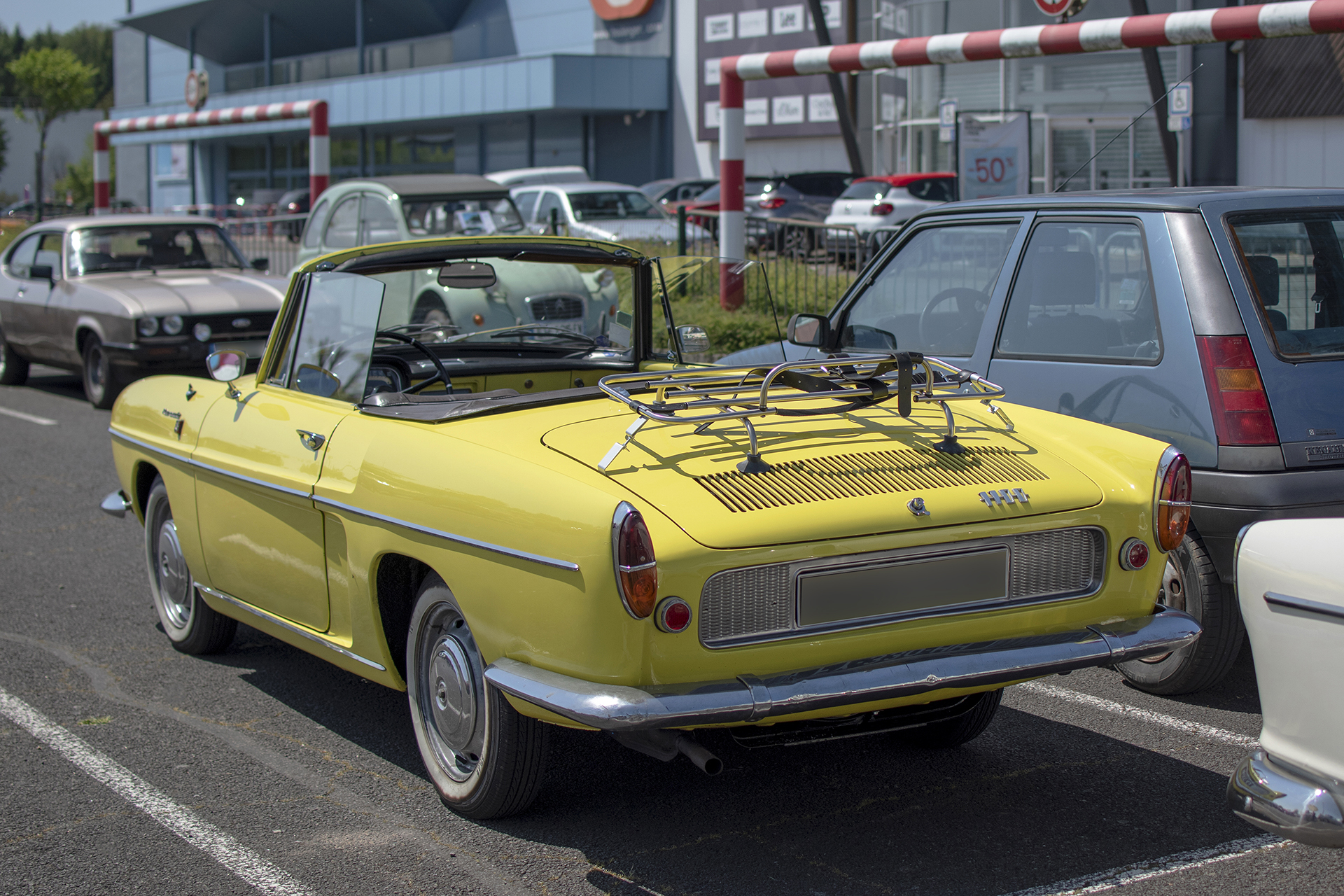 Renault Caravelle 1100 arrière  - Autos Mythiques 57, Thionville, 2023