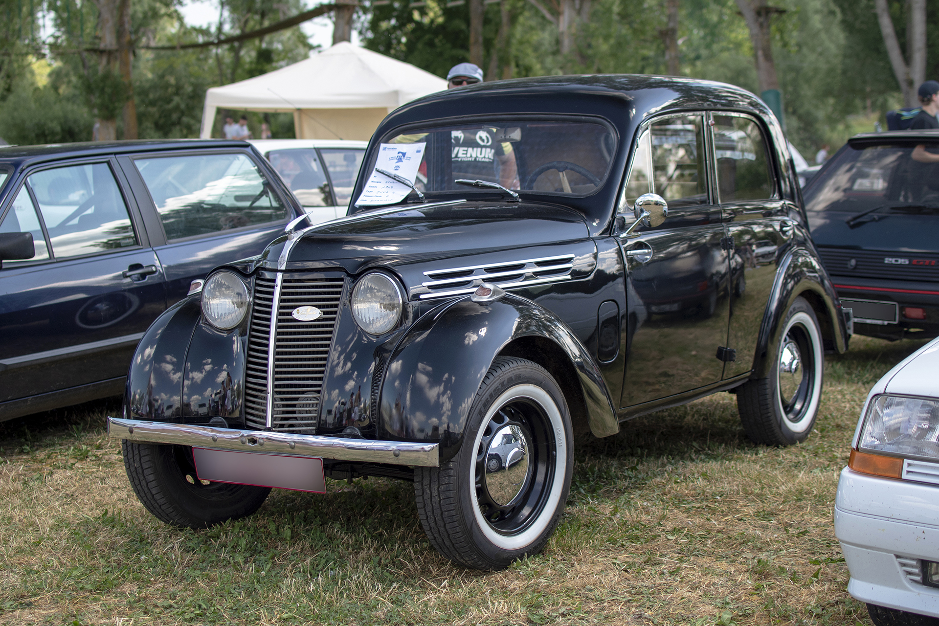 Renault Juvaquatre 1946 - Rétro Meus'Auto ,2023, Heudicourt, Lac de la Madine