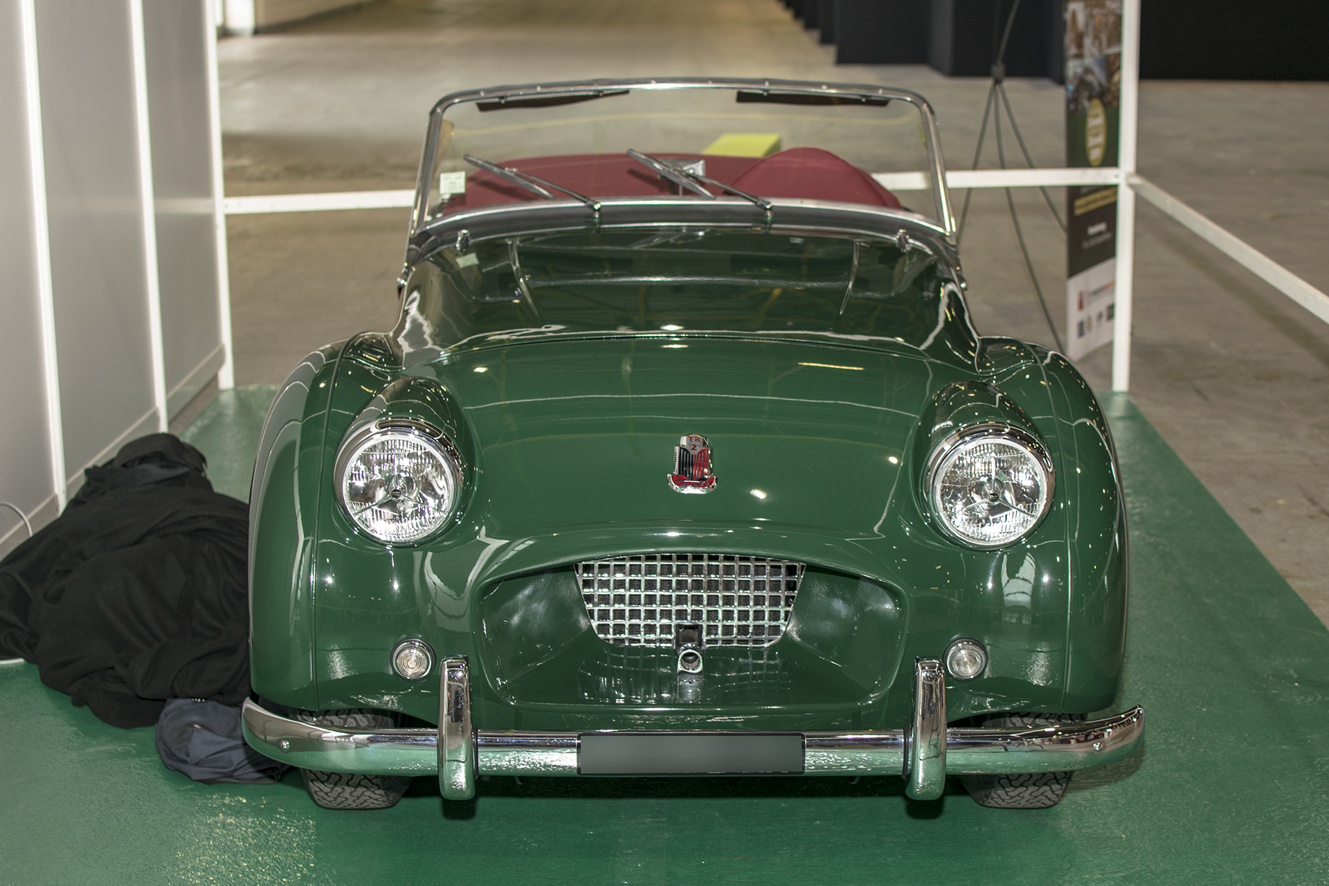 Triumph TR2 front - Salon Auto-Moto Classic Metz 2018