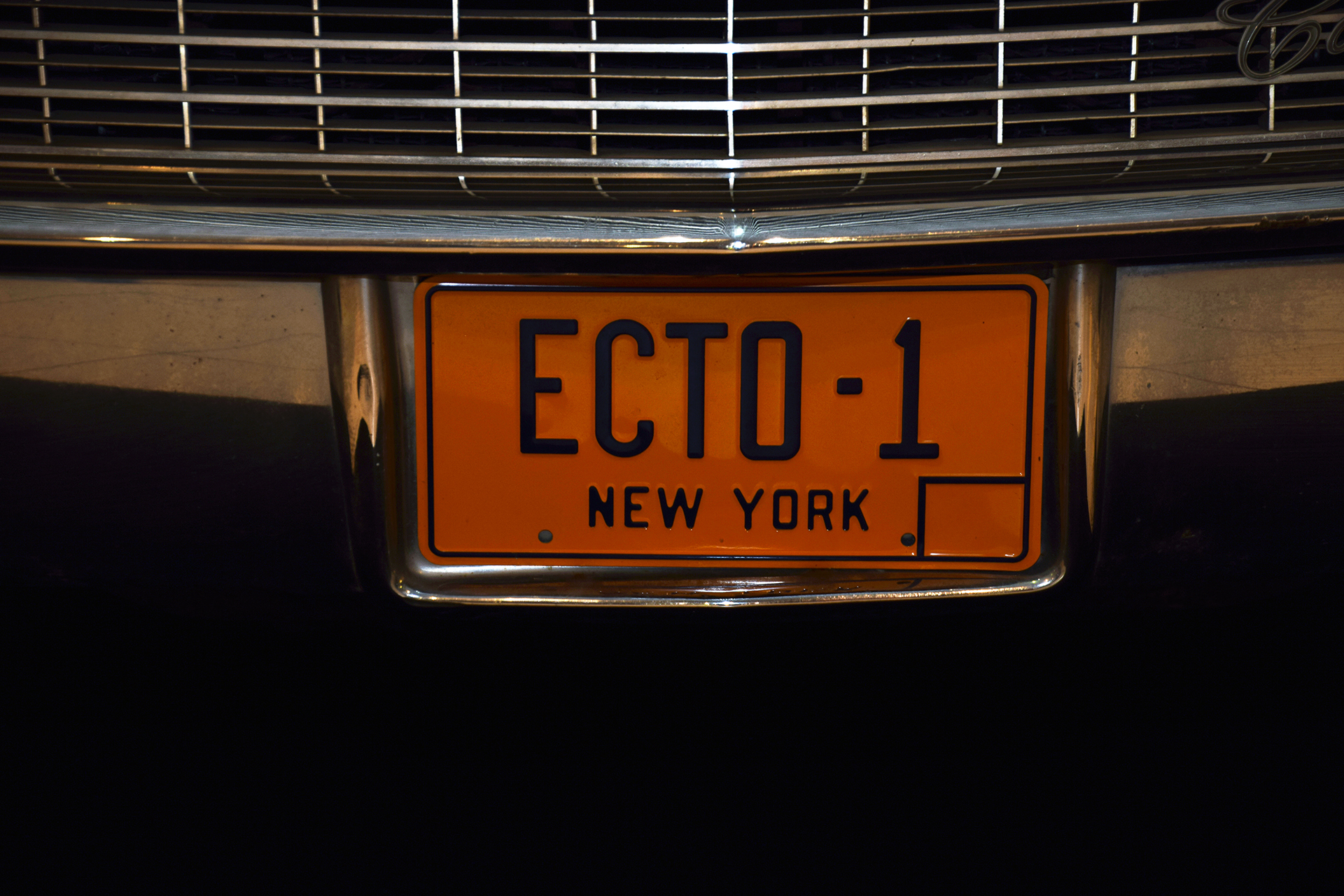 Cadillac 75 VIII Ambulance Ghostbuster  plaque - Exposition ,voitures de films,Leclerc, Thionville, 2018