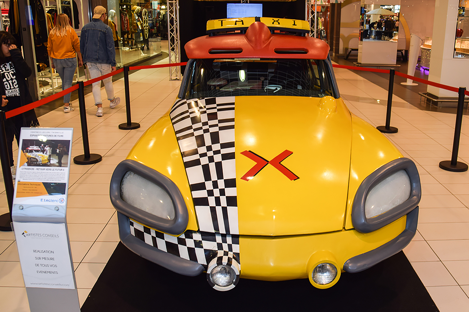 Citroën DS Retour vers le Futur II avant - Exposition ,voitures de films,Leclerc, Thionville, 2018