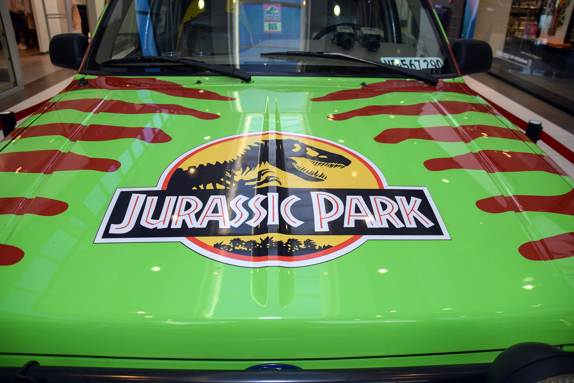 Ford Explorer I UN46 Jurassik Park capot - Exposition ,voitures de films,Leclerc, Thionville, 2018