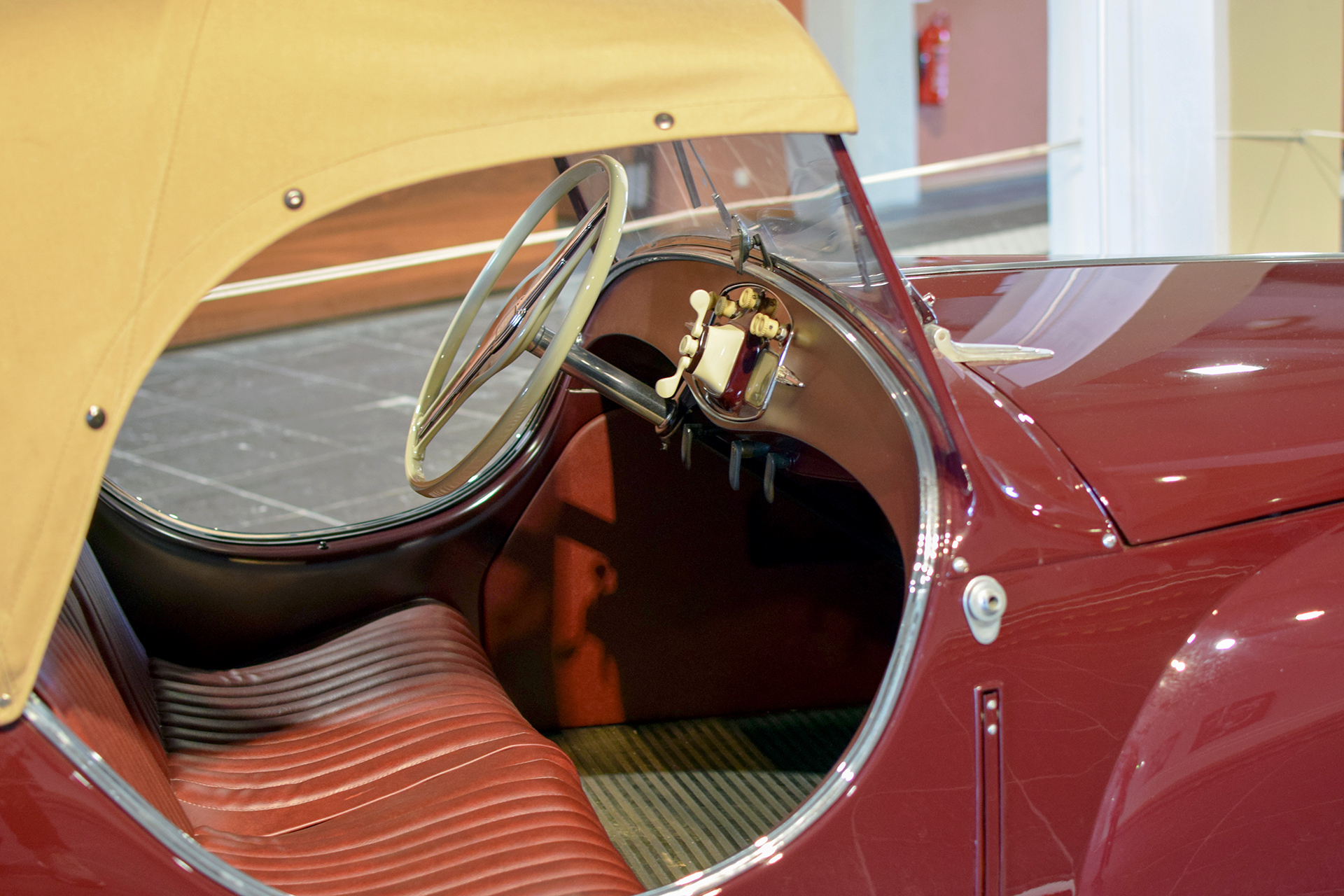 Chausson CHS prototype 1942 intérieur -   Cité de l'automobile, Collection Schlumpf, Mulhouse