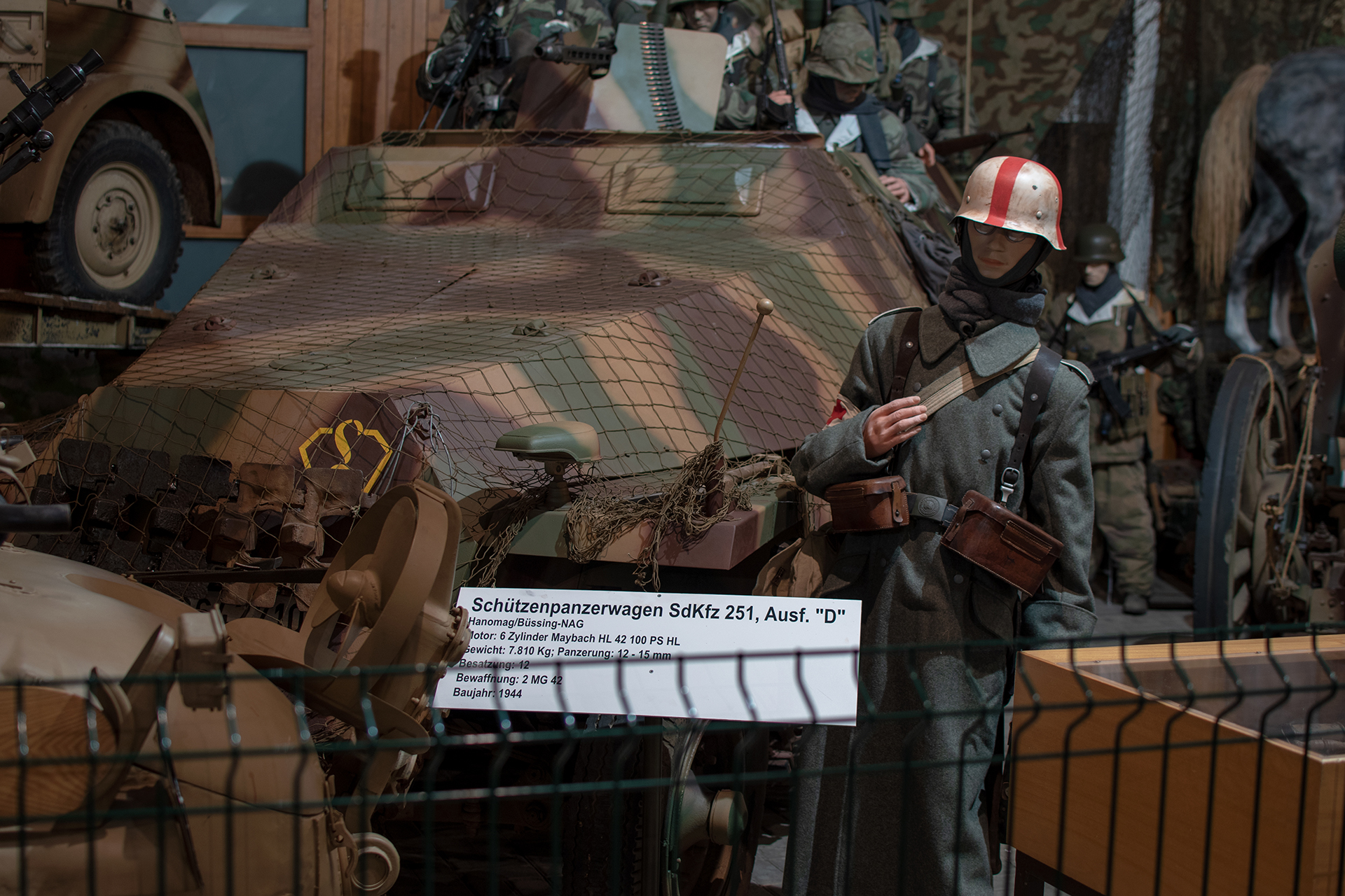 Hanomag Schützenpanzerwagen Sd.Kfz. 251 1944 -  Musée National d'Histoire Militaire, Diekirch